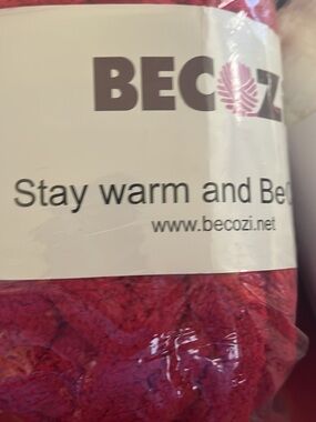 BECOZI chunky chenille yarn with pillow inserts
